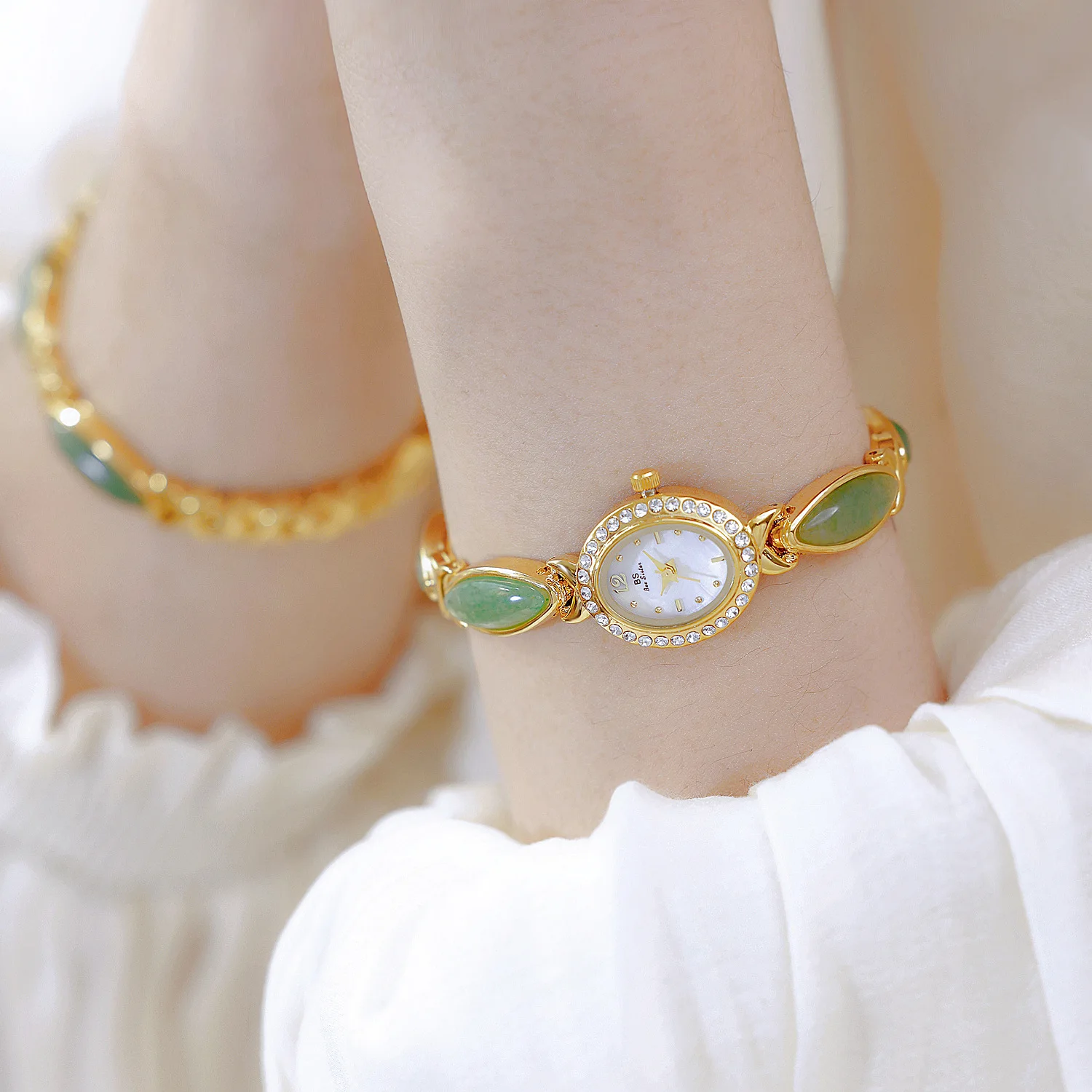 2025年トップ高級レディース腕時計 防水宝石ブレスレットチェーン レディースウォッチ オーバルダイヤル クォーツ レディースウォッチ 新品