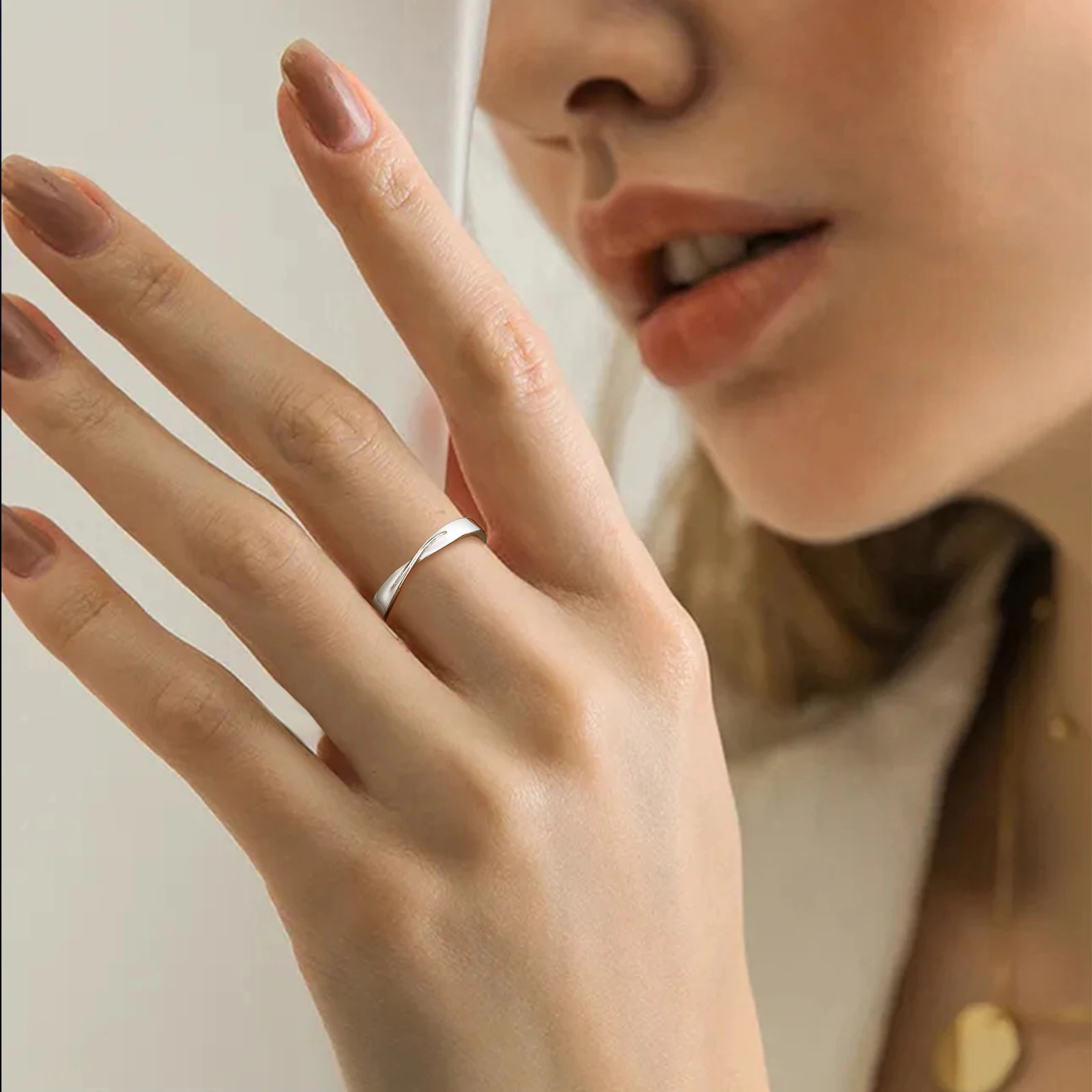 Stainless Steel Mobius Ring Cold Silver Color Wedding Party Anniversary Jewelry Gift for Women Lovers