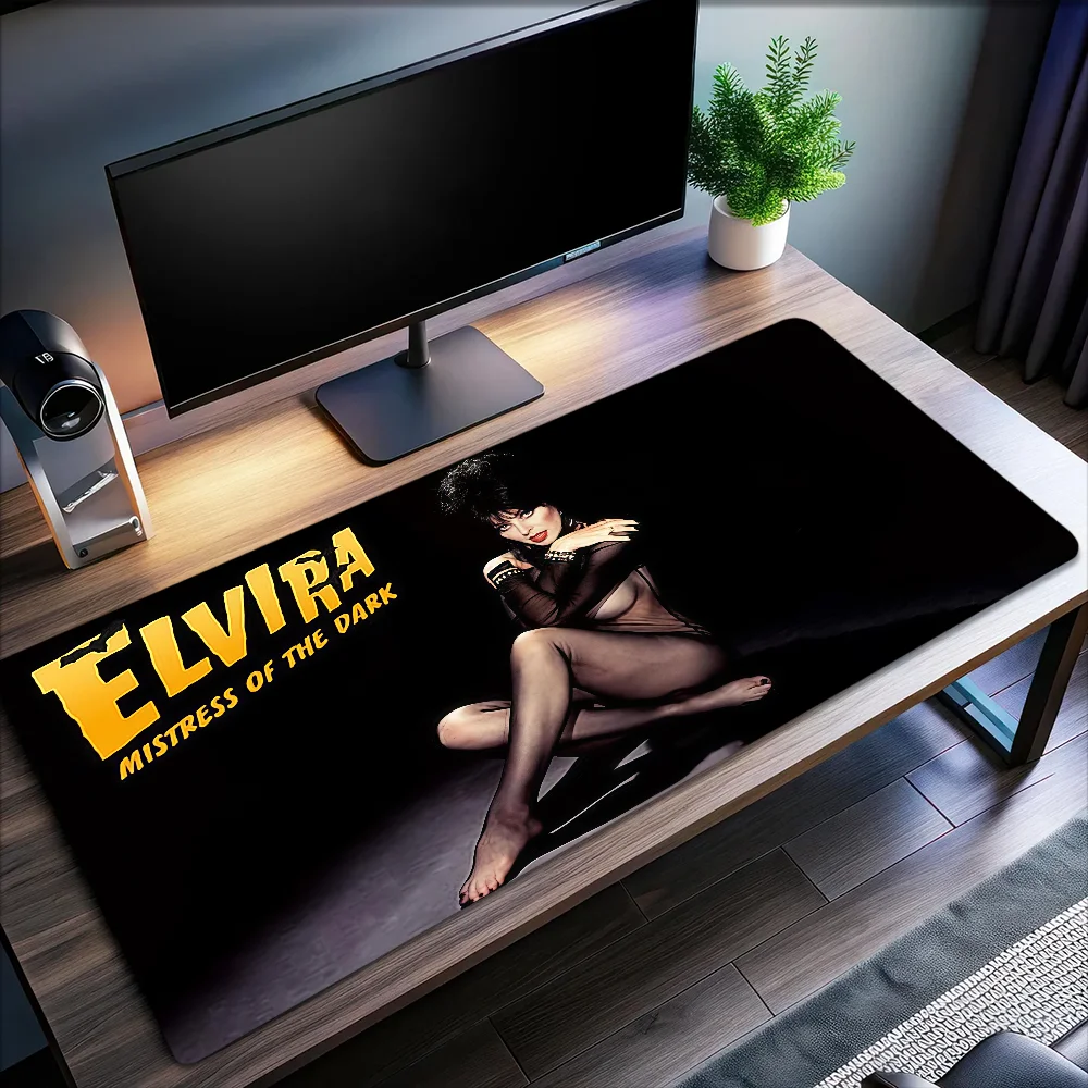 مكاتب سطح المكتب المطاطية لفيلم عشيقة XXL من Elvira لوحة ماوس كبيرة سميكة للألعاب غير قابلة للانزلاق