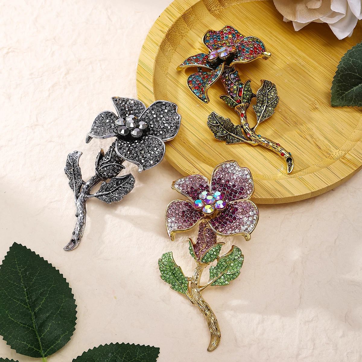 1 Pc Temperament Elegant Flower Brooch Inlaid With Diamond Alloy Flower Corsage Pin Suitable For Daily Wear