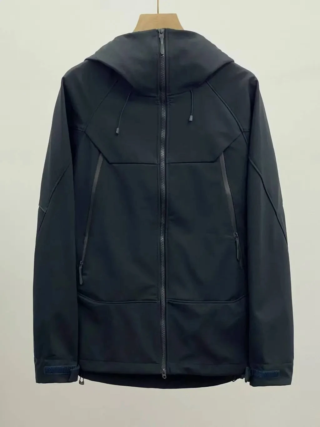 

Водонепроницаемая ветрозащитная куртка-софтшелл для мужчин с длинными рукавами, капюшоном, защитой от царапин, износостойкая, с тонким внутренним флисом