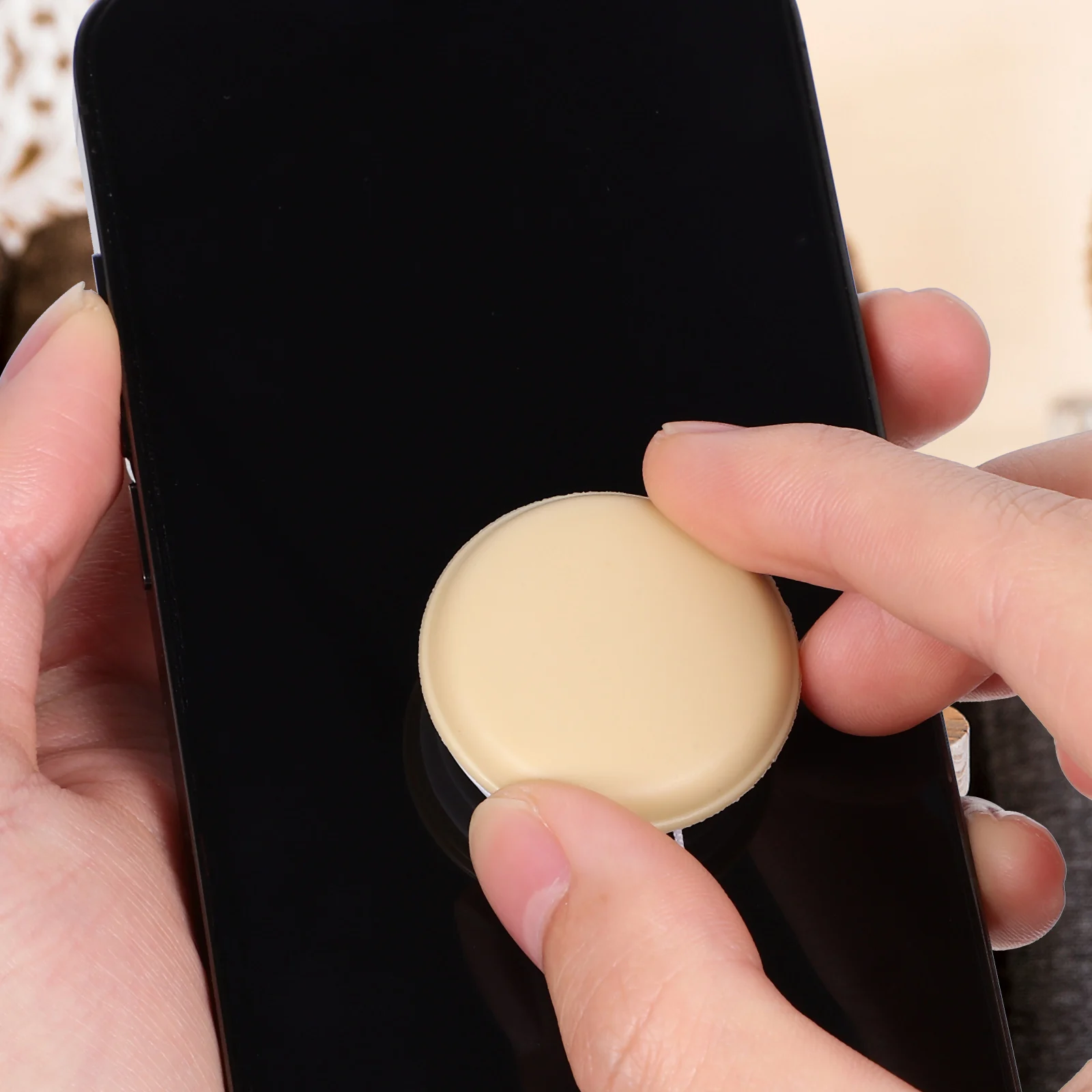 

4 pcs Macaron Shaped Phone Screen Cleaners Fresh Color Stain Removal Wipes Decorative Pendants For Mobile Tablet Cameracreative
