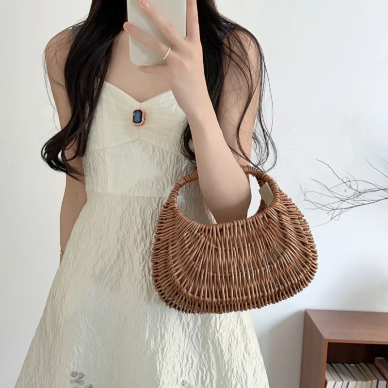 

Fashion Willow Vine Woven Hollow Shell Shaped Handbag Simple And Casual Versatile Large Capacity Beach Vacation Women Bag Trendy