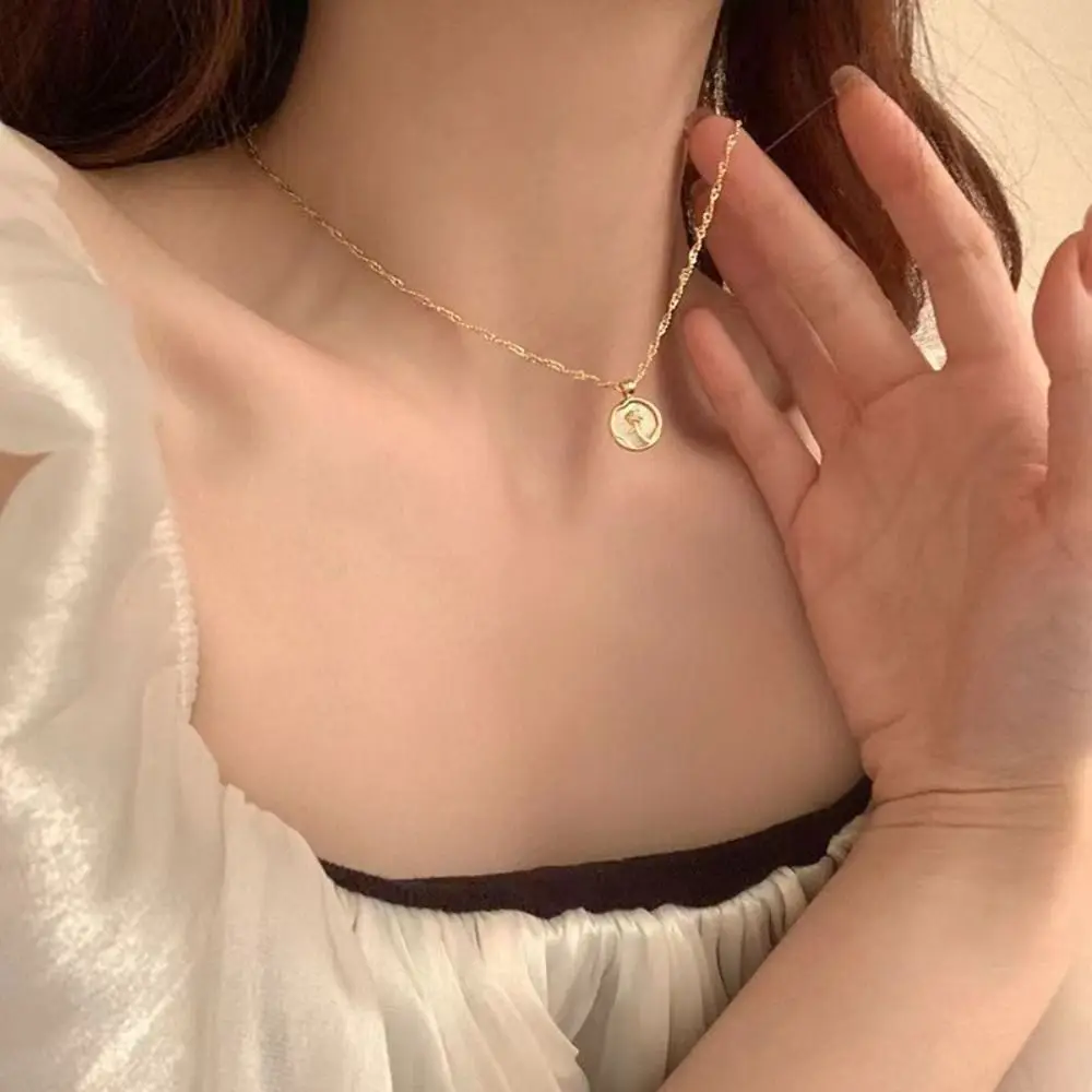 Fashion Small Group Necklace High Sense Korean Collar Pendant Necklace Light Rose Chain Necklace Women and Jewelry Wedding
