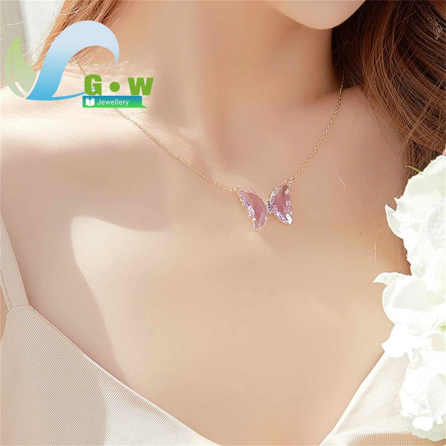 

Ожерелье-бабочка из хрустального стекла для девочек, стильная короткая цепочка на ключицу, модная подвеска с кристаллами, ювелирное изделие, подарок для подростков