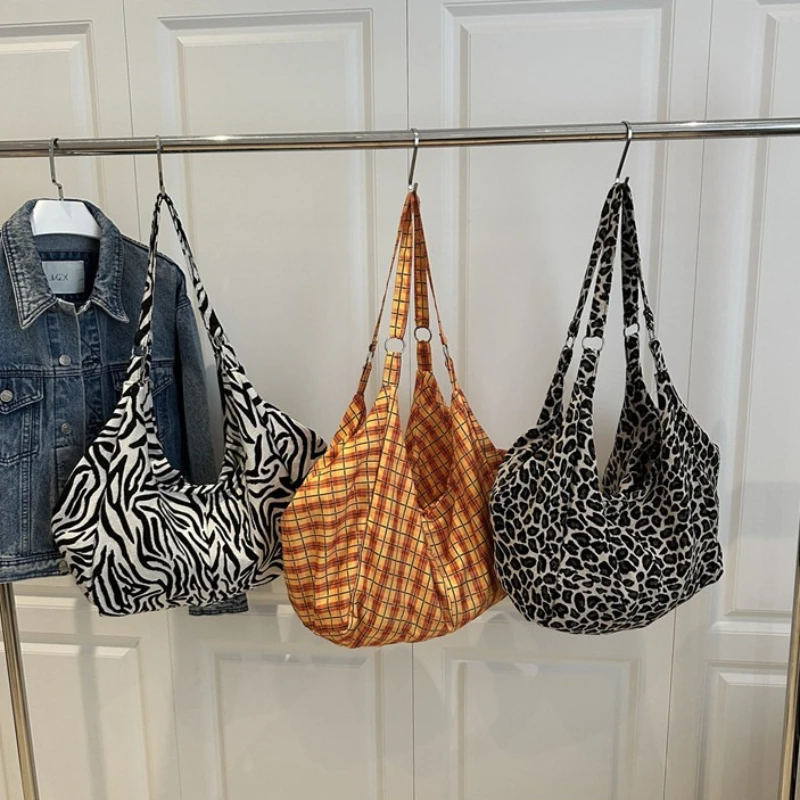 

New Women's Shoulder Bag Fashionable High Quality Handheld Shopping Bag Casual Versatile Large Capacity Commuter Bag for Girls
