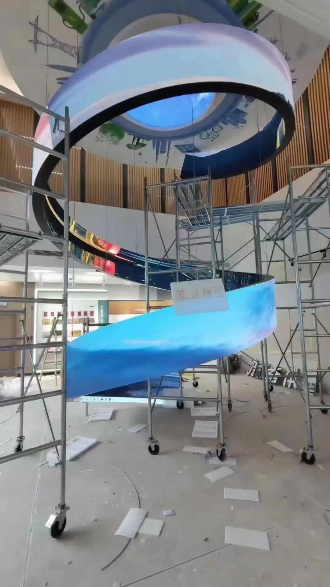 Indoor P2.5 Soft Module Curved Flexible LED Display Screen for Cylindrical Columns with 800cd Brightness and 2-Year Warranty