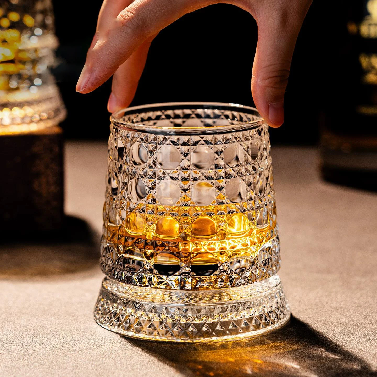 1PCS 360 Degree Rotatable Spinning Crystal Whiskey Tumbler Thick Base Drinking Glass for Bourbon Scotch Rum Cocktail Unique Gift