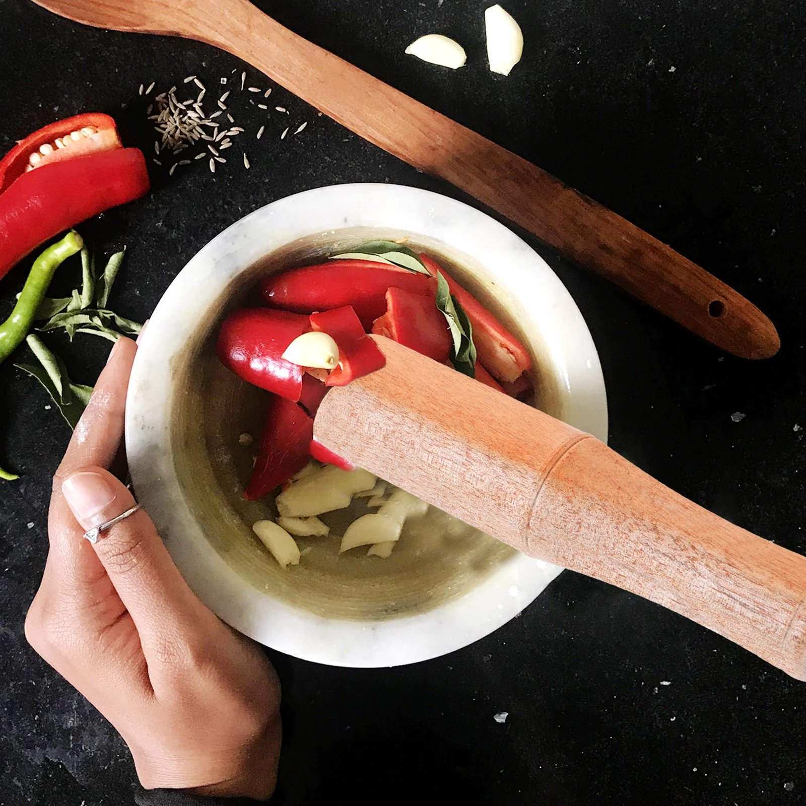 

Wooden Muddler Pestle Garlic Spice Grinder Tool 17.5X3.7X3.7Cm Premium Natural Wood Color Random Kitchen Grinding Tool