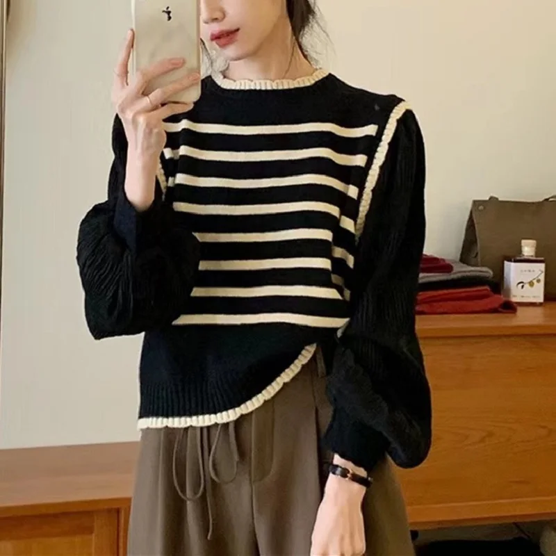 Harajuku Fake Two Puffed Sleeve Shirt Stitching Knitwear Women 2024 New Design Sense Striped Casual All-Match Short Tops Women