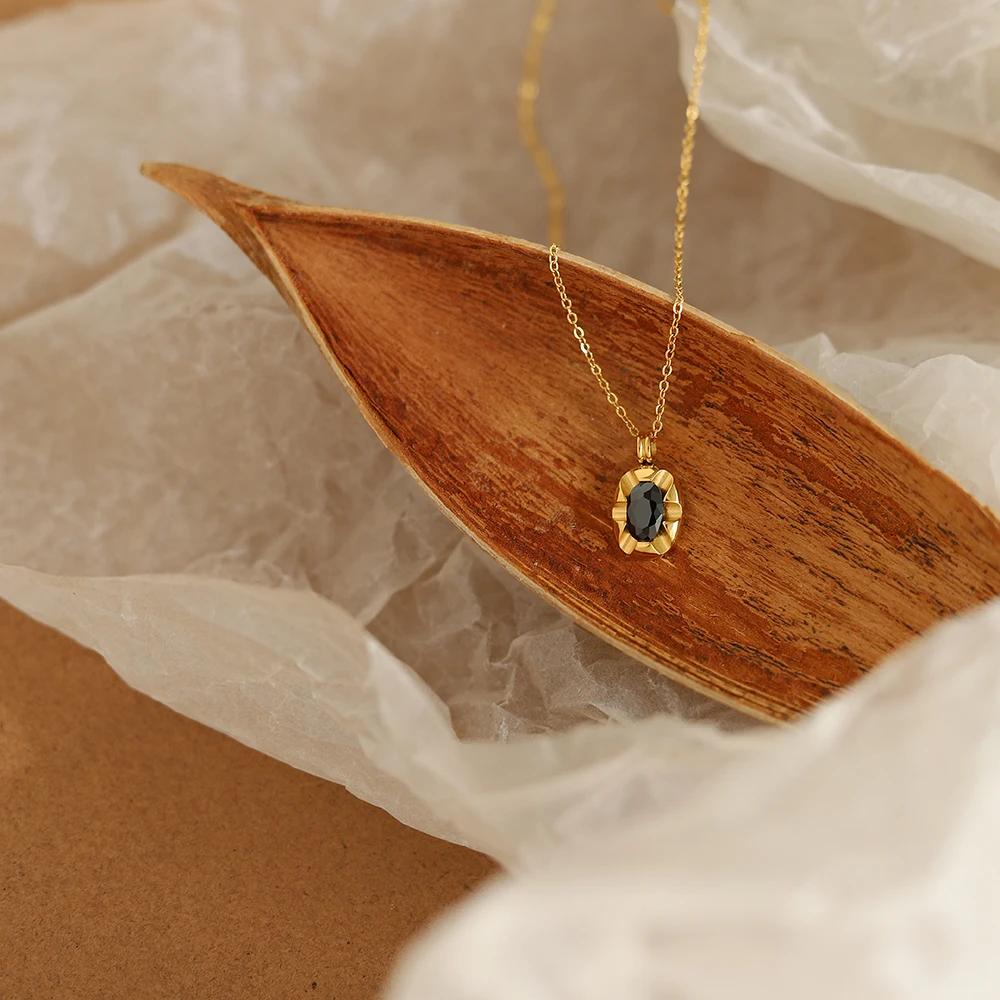 French Elegant Black Zircon Vintage Pendant Necklace for Women Fashion Simple Stainless Steel Plated 18K Gold Jewelry