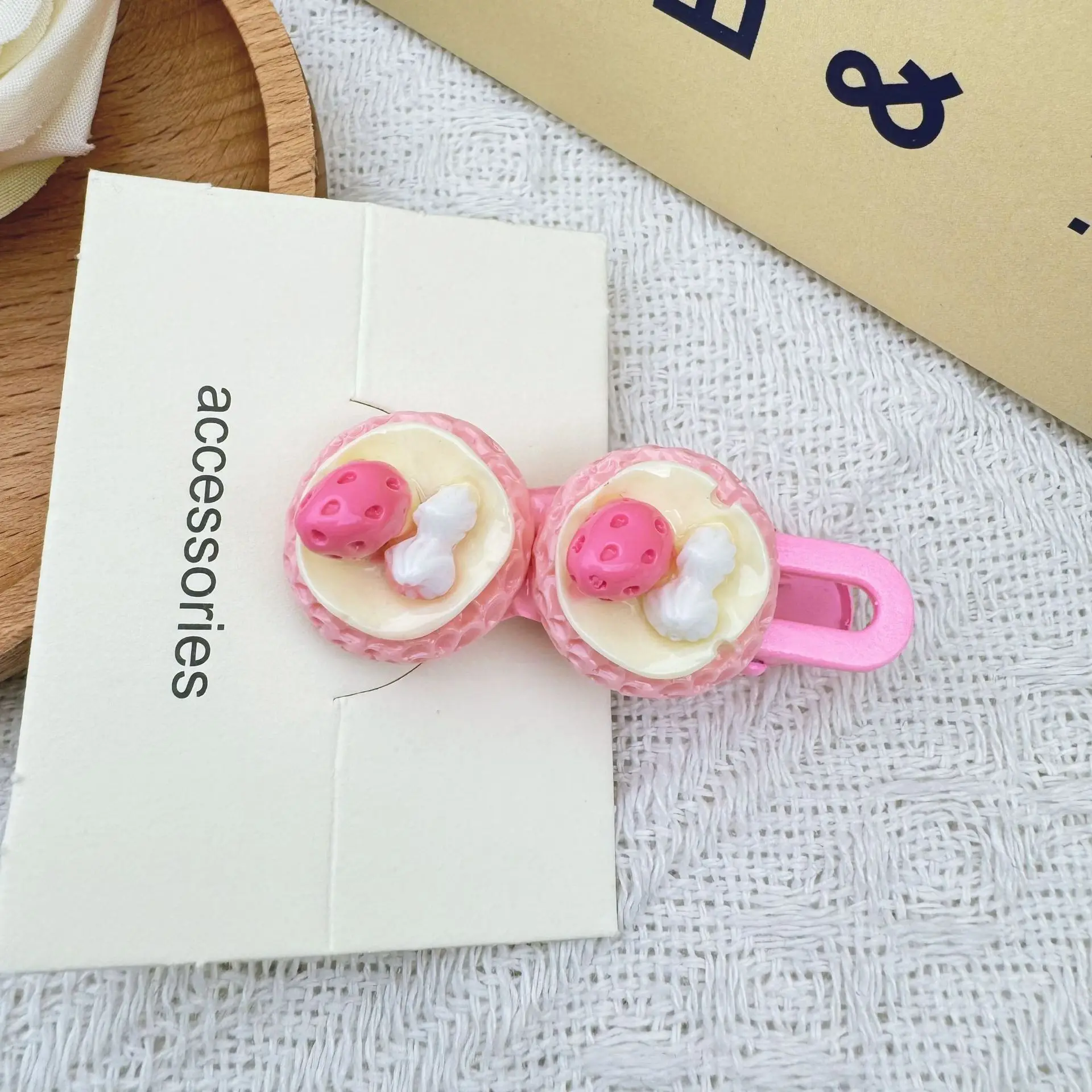 دبابيس شعر للأطفال قطعة واحدة بتصميم الطعام الحلو ومشابك الموز والفراولة والتفاح وقبضة غير قابلة للانزلاق لرياض الأطفال