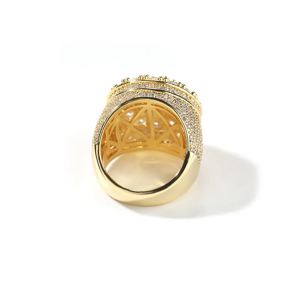 Light luxury round diamond-studded men's trendy ring, a noble and versatile accessory for parties and travel