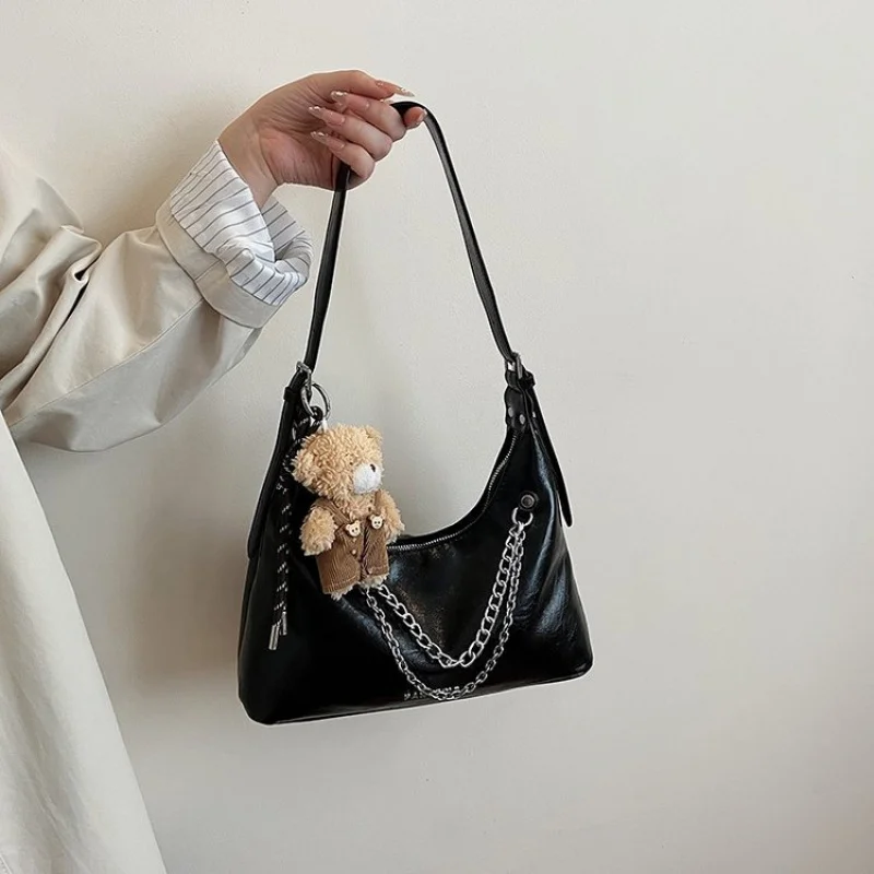 

Classic Parisian Style Leather Shoulder Bag For Women With Timeless Silhouette And Elegant Look