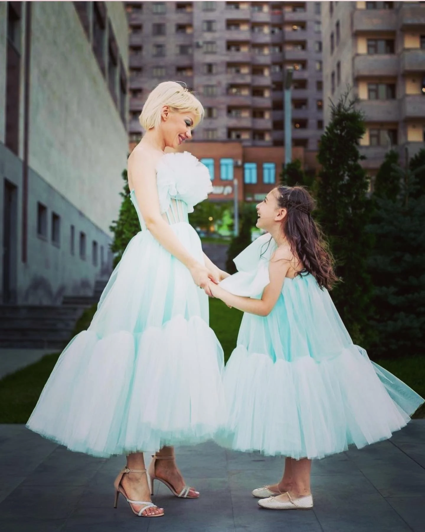 Classic Tulle Mother And Daughter Matching Evening Dresses Ball Gown Big Bow Mom And Kid Formal Birthday Party Dress Gowns