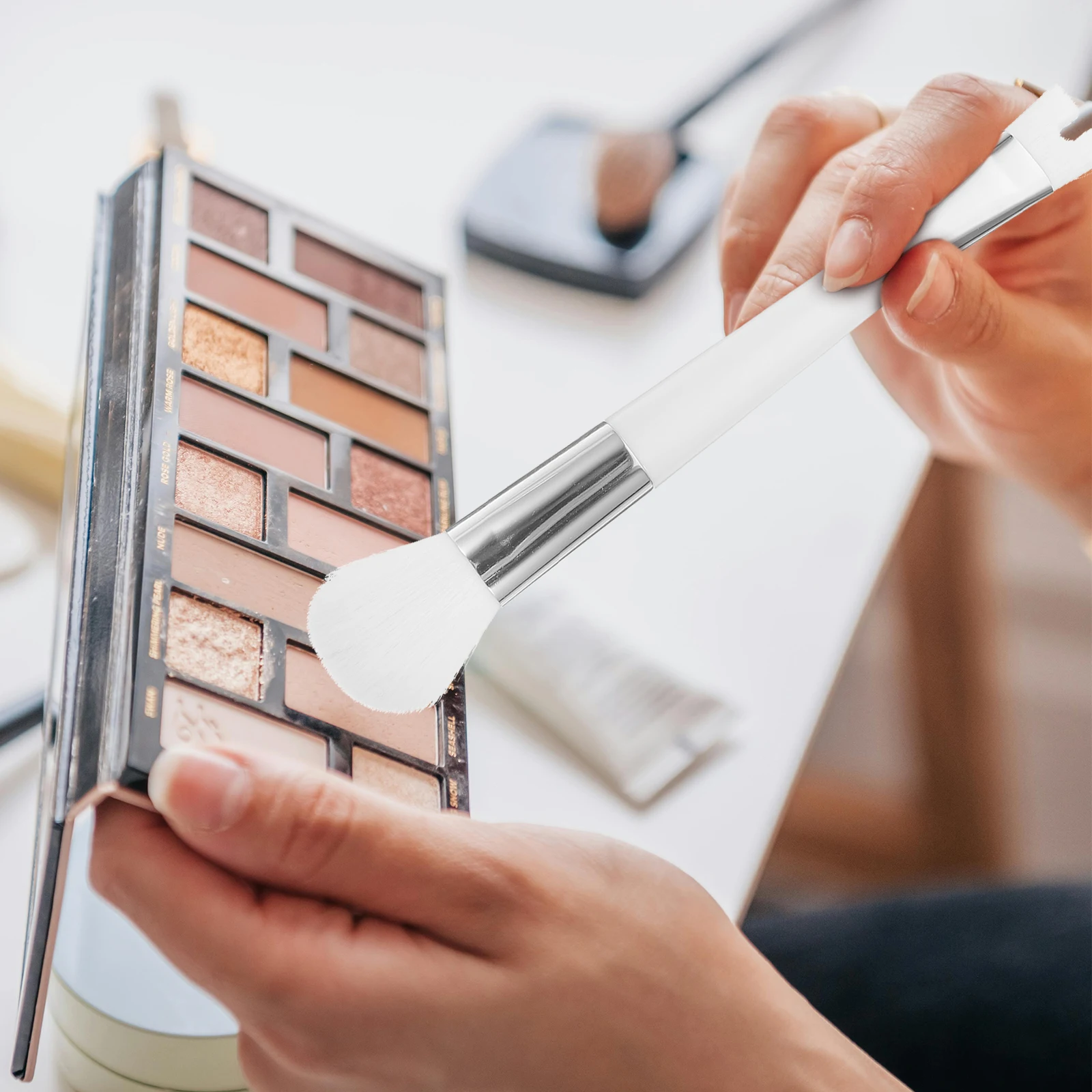 

1 White U Shaped Dual Ended Portable Powder Brush Highlighter Foundation Concealer Makeup Tools For Women Cosmetics