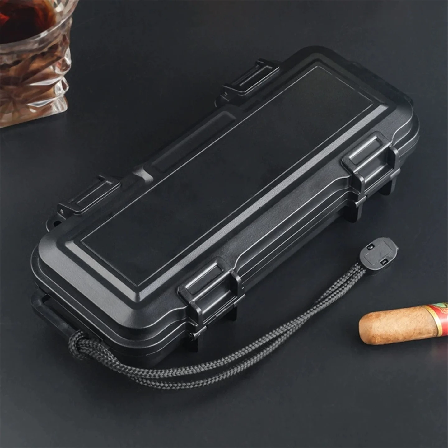 

4 Cigars Classic Cigar Humidor With Adjustable Baffle, Portable ABS Plastic Waterproof Design, Built-In Humidifier Men's Gift