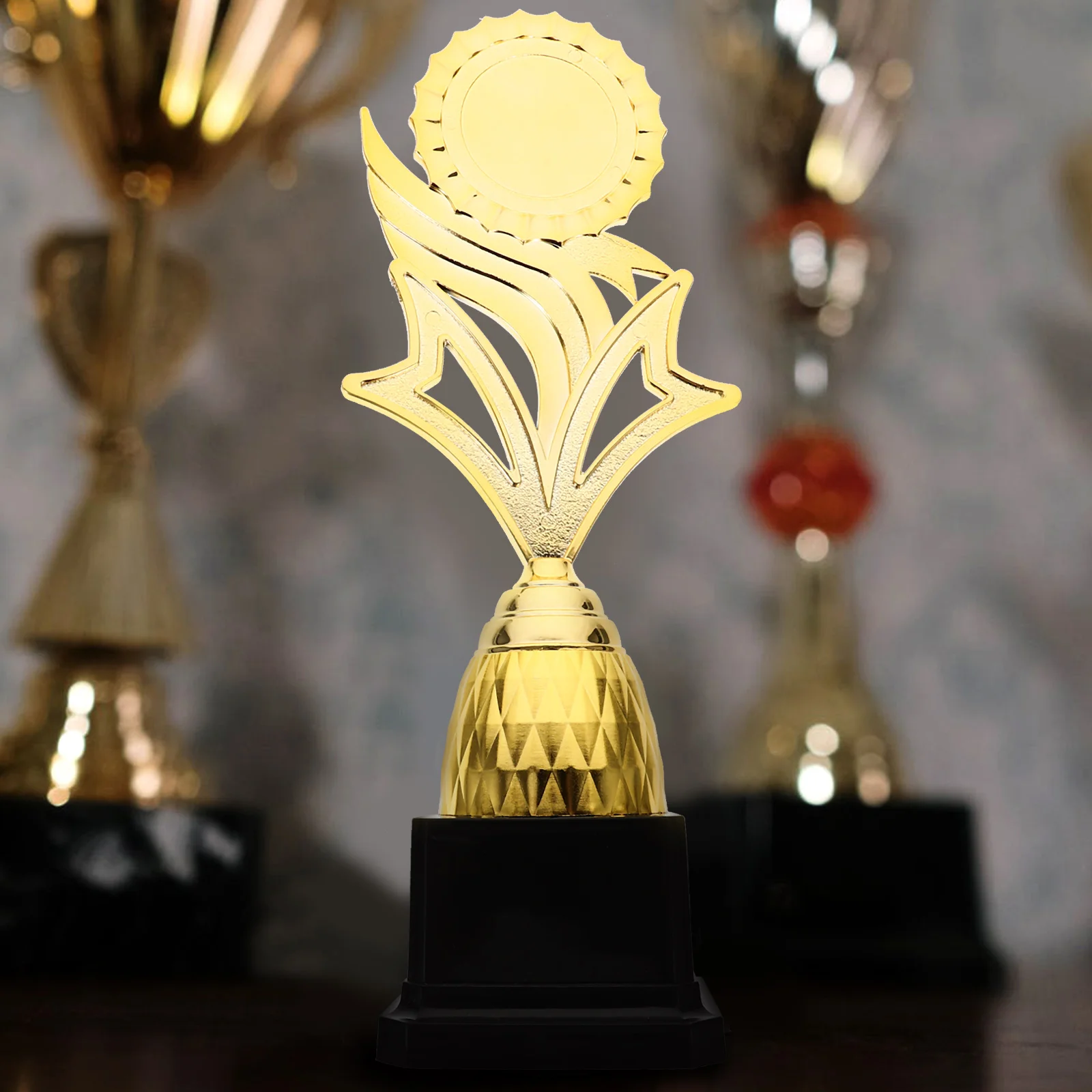 

Creative Shaped Celebration Trophy Cup for School Kindergarten Party Competition Ceremony Award Trophy Party Celebration