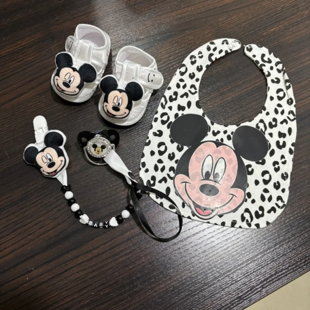 

Newborn breastfeeding nipple Baby introduction set Fashion cute anime bib Newborn shoes Cutesy hat Baby party gift Feeding set