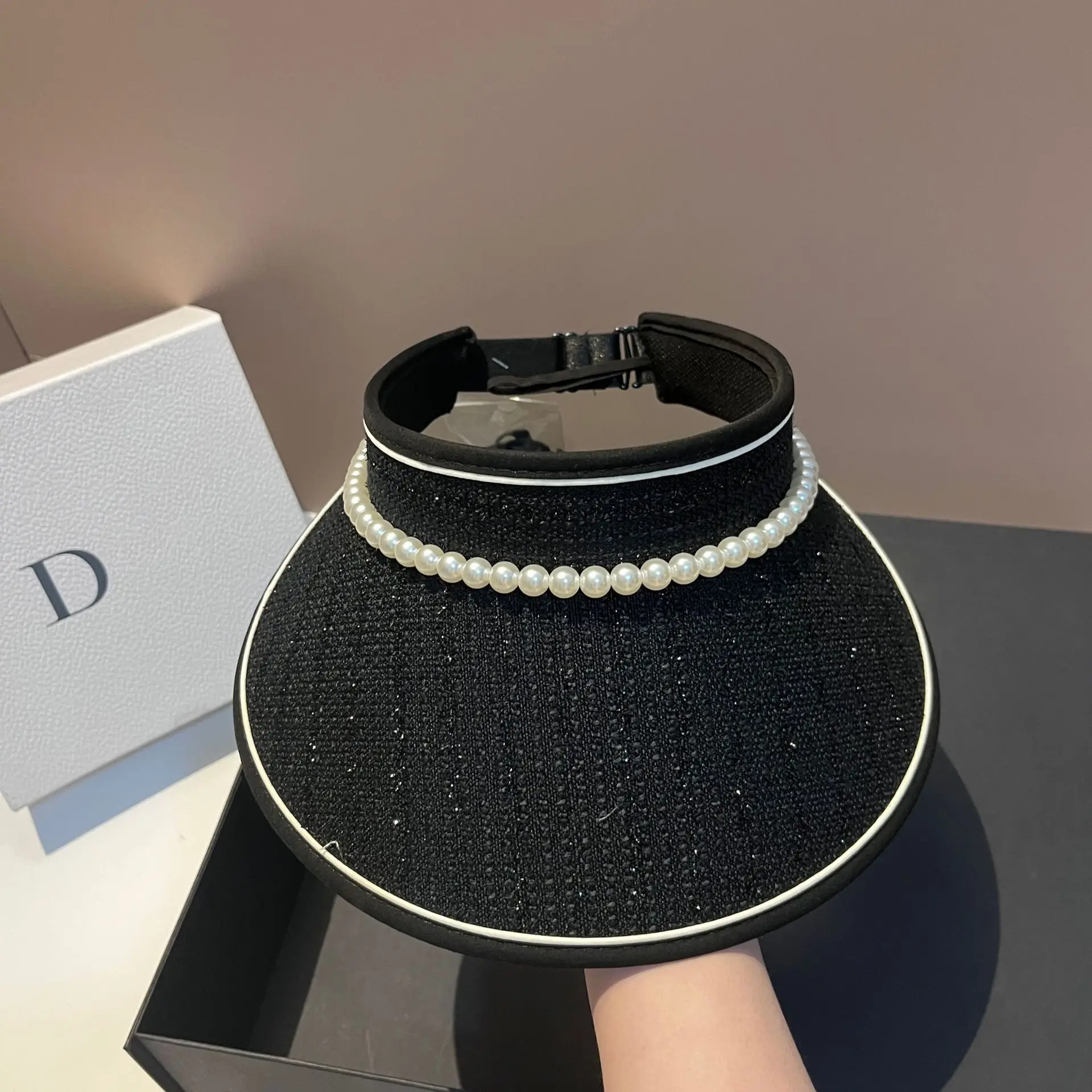 

Fashion pearl bright silk eaves empty top hat Korean age-reducing face protection sunscreen peaked hat sun hats for women