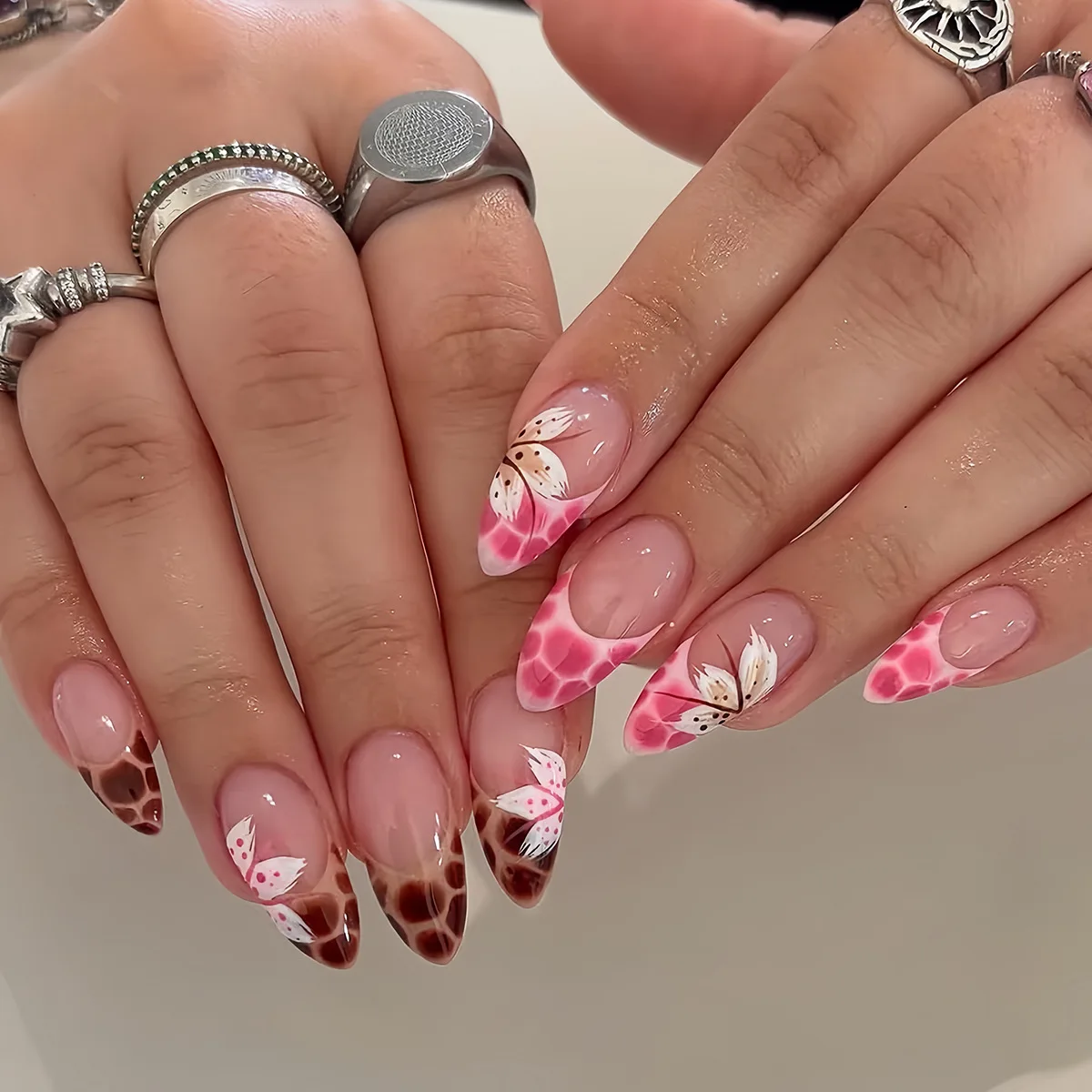 24 قطعة الخريف الوردي اللوز الصحافة على الأظافر بسيطة براون منقطة الفرنسية تصميم Bowknot اللؤلؤ الأظافر كاذبة للنساء الحلو وهمية مسمار