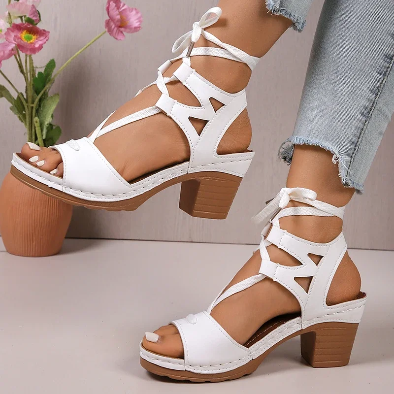 Sandálias de salto grosso com tira no tornozelo para mulheres verão 2025 plataforma branca sapatos gladiador mulher estilo romano salto alto sandalias mujer
