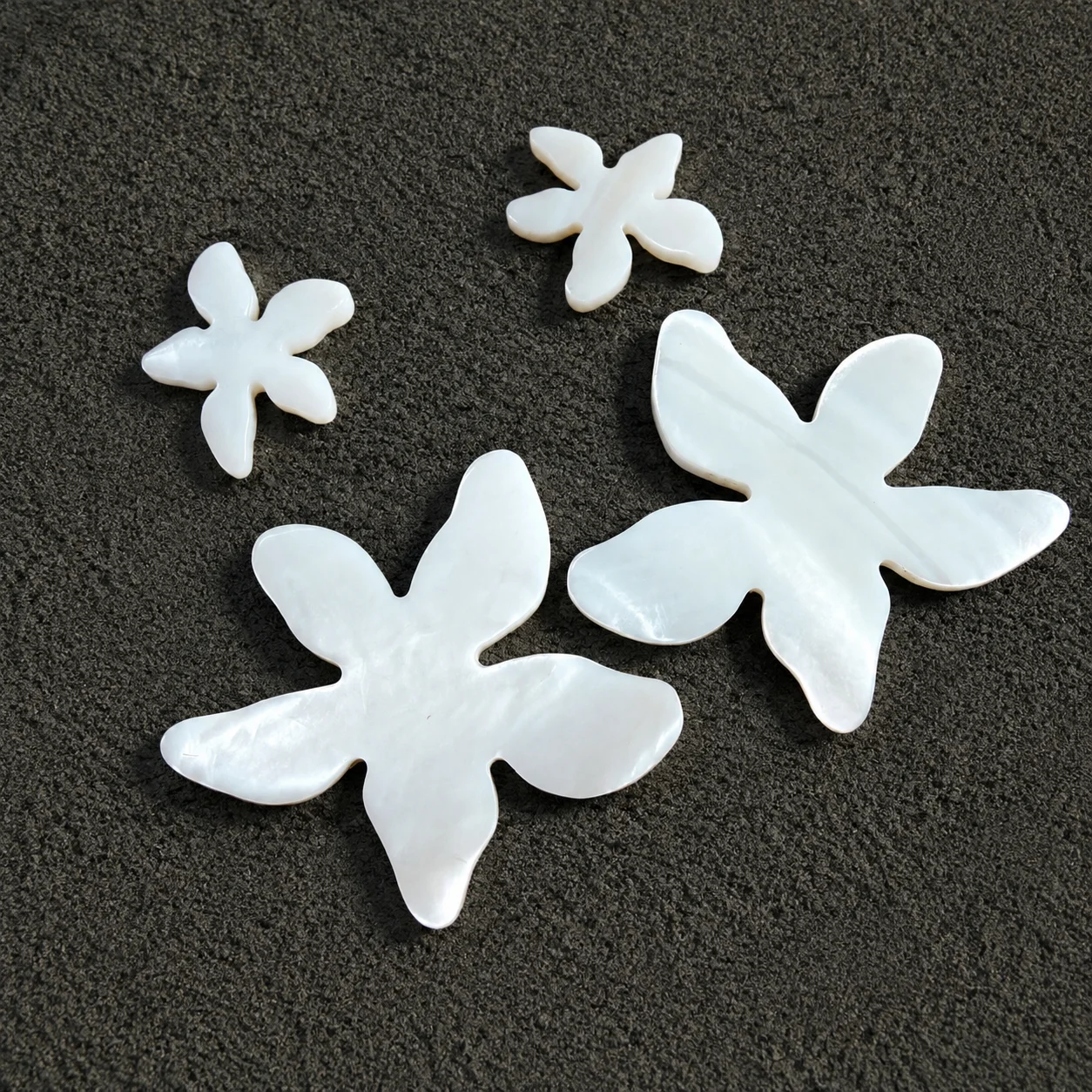 2pcs Irregular Flower Shell Slice Pendant Genuine White Mother of Pearl Freshwater Mussel Charm DIY Jewelry Brooch Craft No Hole