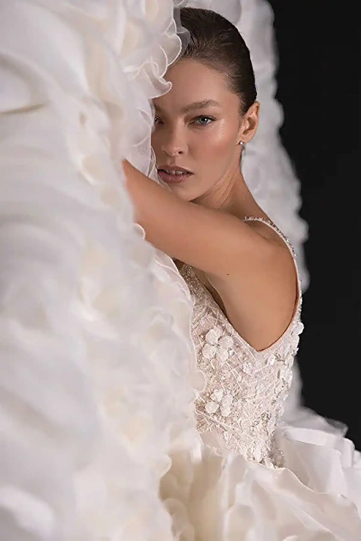 น่ารัก Sheath ชุดแต่งงานชุด Ruffles ดอกไม้ลูกไม้ V คอชุดเจ้าสาวขนาดใหญ่ Vestidos De Novia ขนาดที่กําหนดเองสี