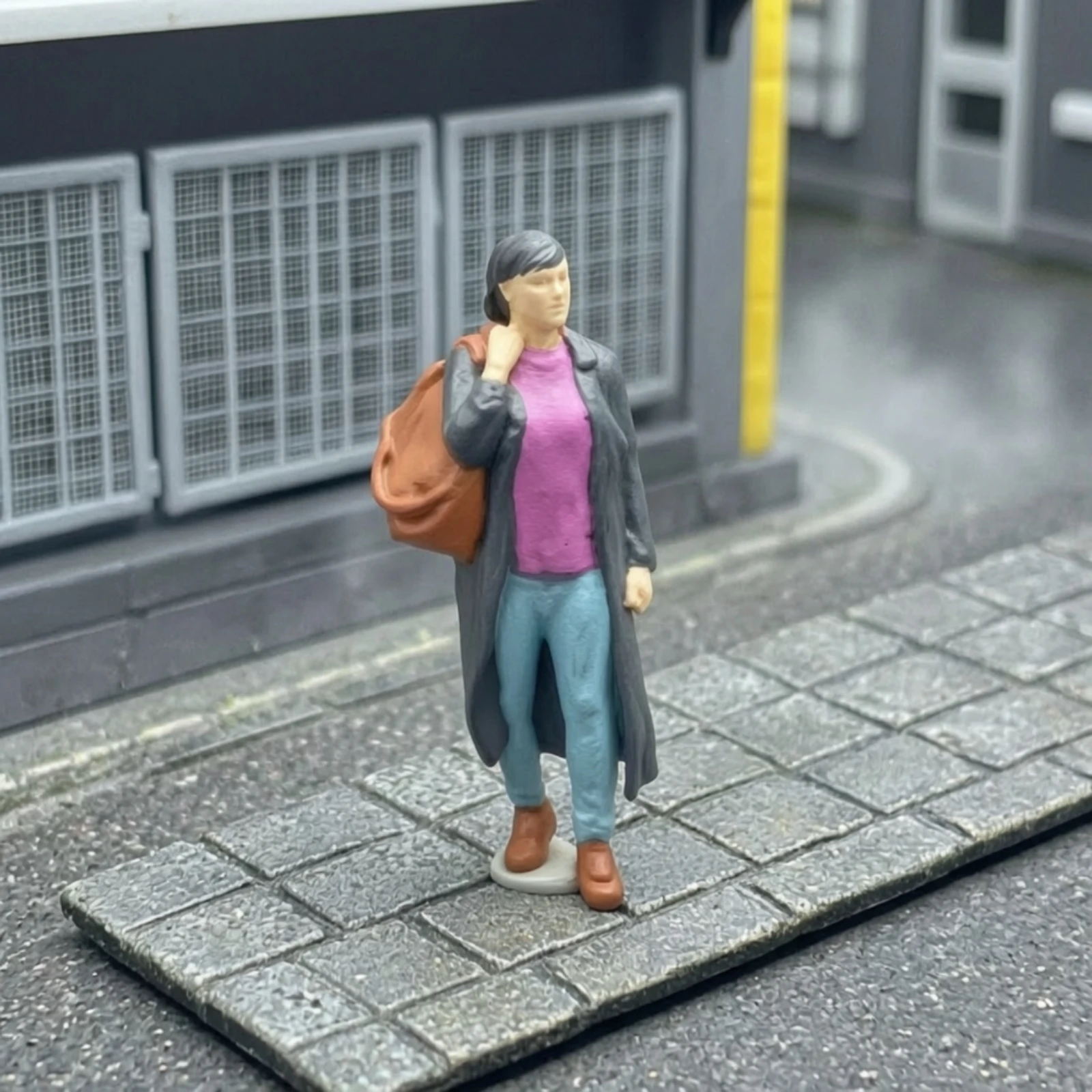 Woman in Long Coat Collectible Miniature Woman Miniature Figure with Coat Vivid Diorama Figure Compact for Modelers