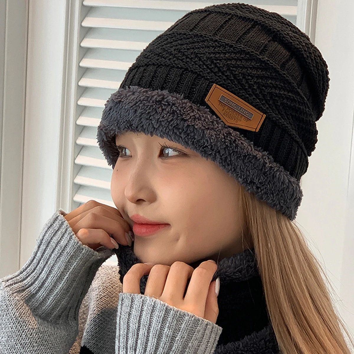 2/4Pcs Sets Winter Warm Velvet Men's Hat Scarf Gloves Set for Men Women Girls Outdoor Riding Hat Beanies Neck Protection Scarf