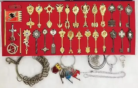 32 piezas Figura de anime de Hada, Cosplay de Lucy Heart, Llavero de la Puerta del Espíritu Celestial, Colgante de collar, Accesorios de metal, Figurita de juguete