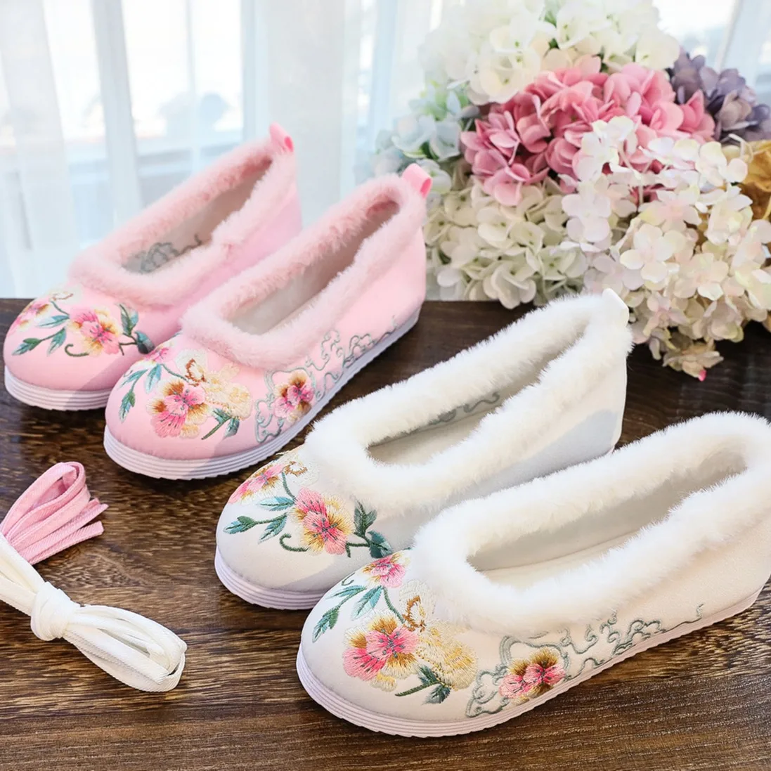 Women's Ancient Style Warm Embroidered Cotton Shoes Students Ancient Costume Cosplay Shoes Women