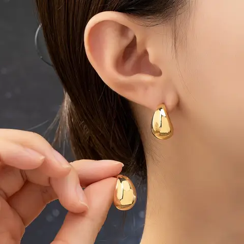 A Pair of Casual Water Drop Earrings with a Niche Style, Trendy, Fashionable, and Versatile for Women