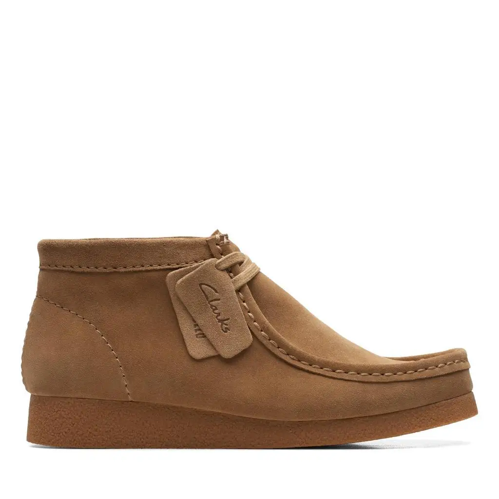 Clarks | Bota Wallabee EVO en ante beige