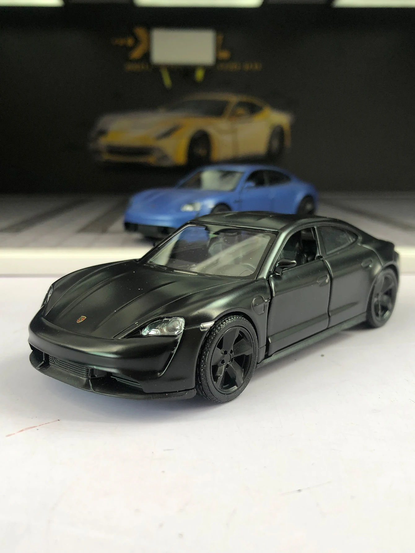 

RMZ City 1:36 simulation zinc alloy Porsche taycan turbo s model car, static ornament, metal collectible gift car