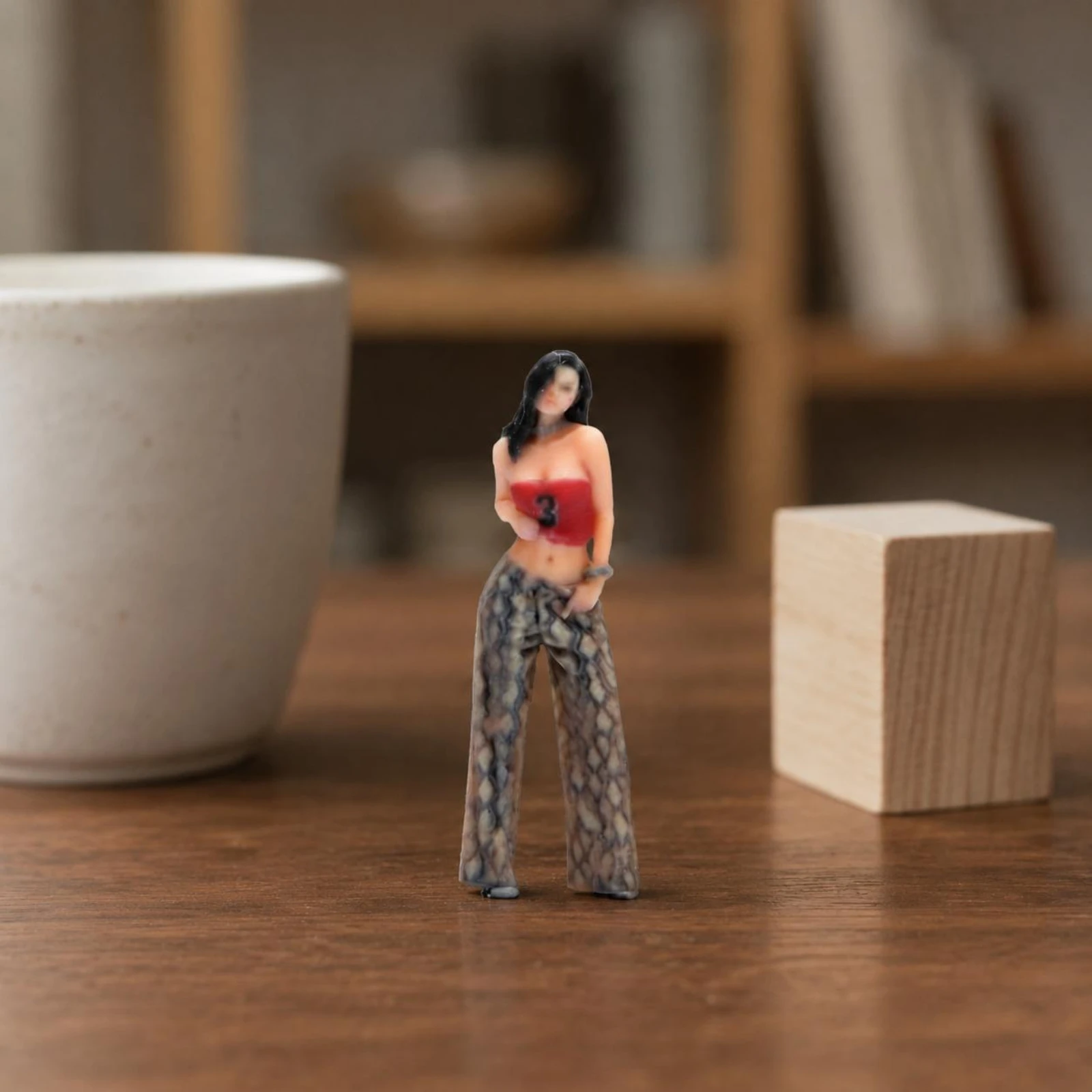 1/64 Scale Figurine Full Color 1:64 Female Figure Standing Female Figure Strapless Top Painted Resin Woman Mini Size for Display