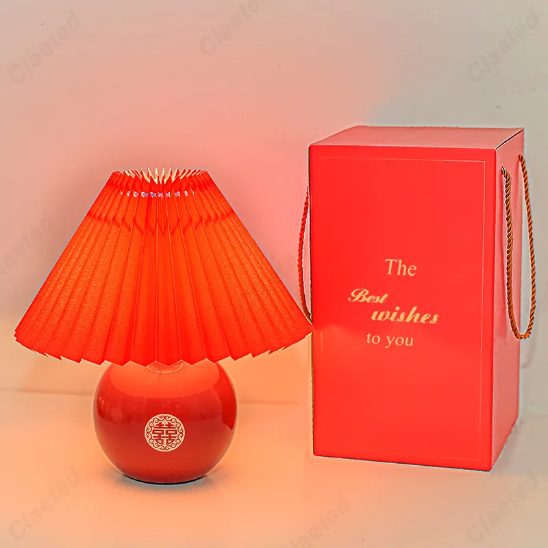 Creative และ Minimalist LED เซรามิคงานแต่งงานสีแดงโคมไฟตั้งโต๊ะห้องนอนตกแต่งข้างเตียงบรรยากาศไฟกลางคืนขนาดเล็ก