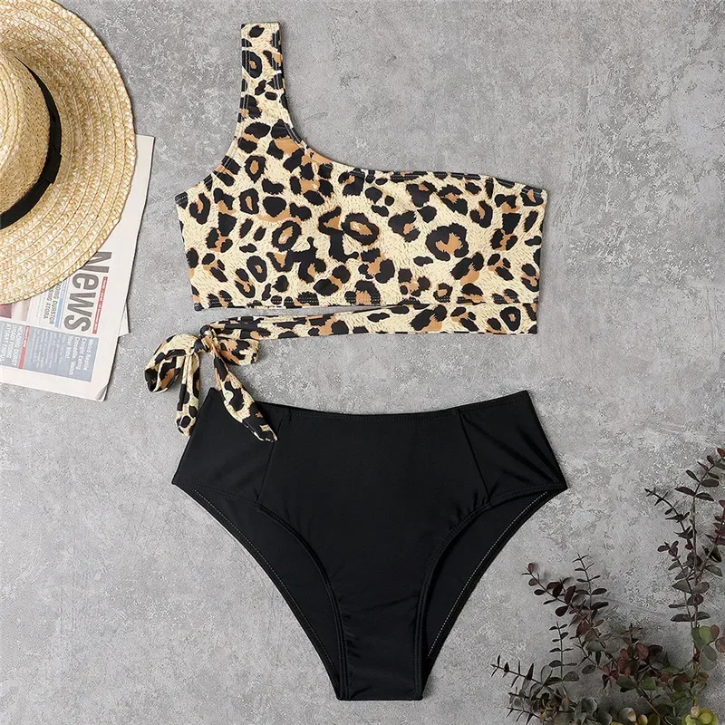 Conjunto de Bikini de leopardo para mujer, traje de baño de dos piezas de cintura alta, Tankini Sexy de un solo hombro, traje de baño sin espalda 2024