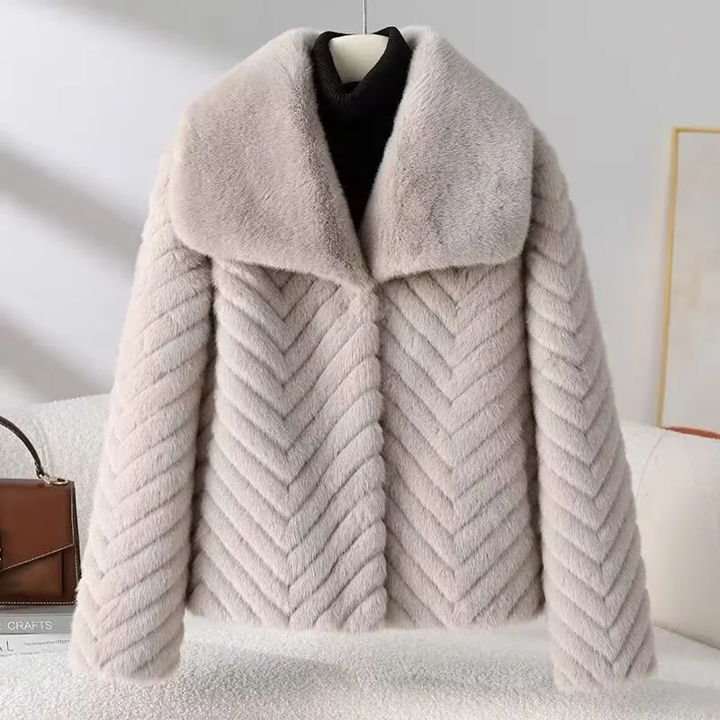 Popular high-end Hepburn style short Coat for women's Winter 2026 new Mink coat Ladies Fur Jackets Fox Fur Car Strip Mink Jacket