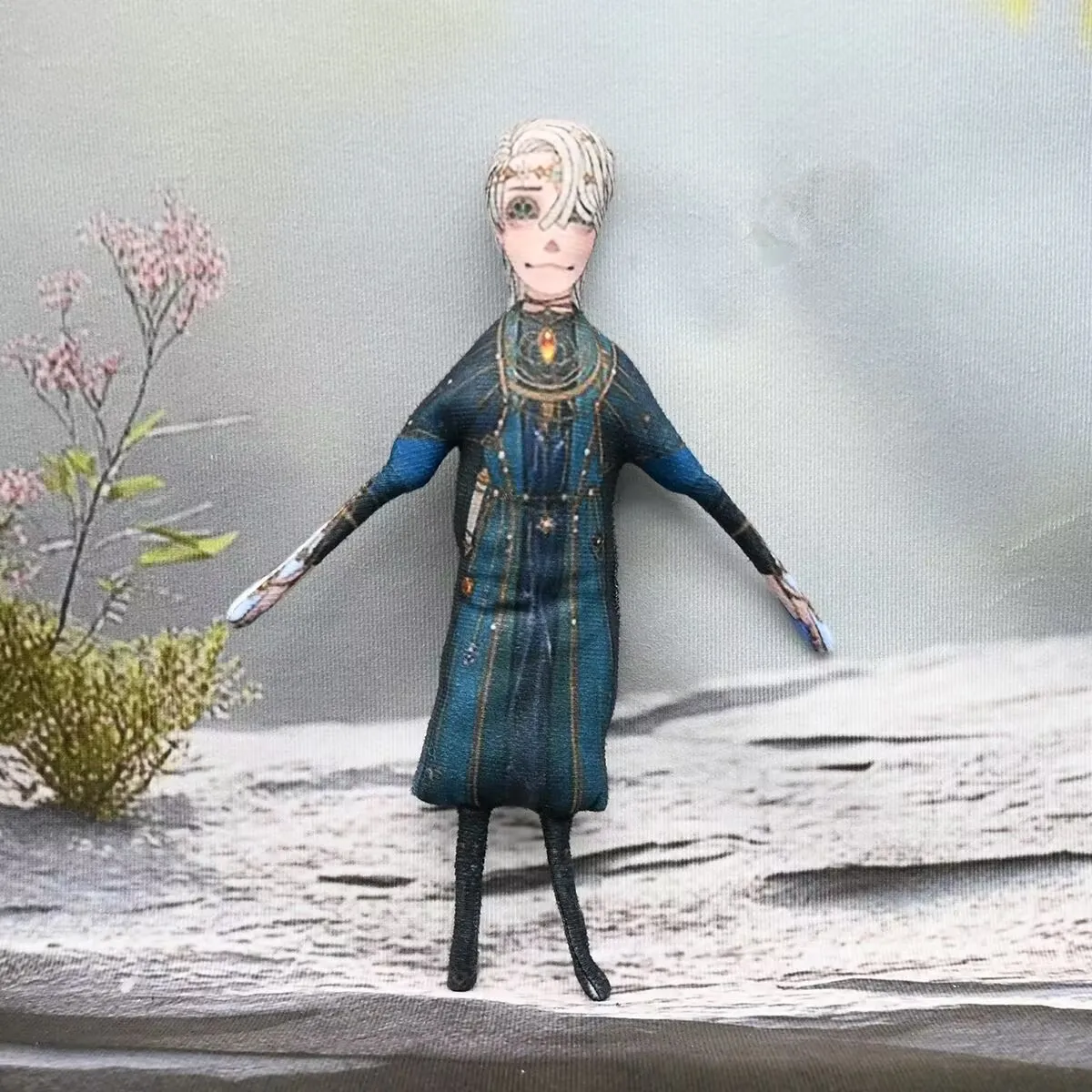 Новая плюшевая игрушка «Иdentity V» «Psycholog, Patient» имеет проволочные рамы для рук, ног и могут быть формирована в куклу.