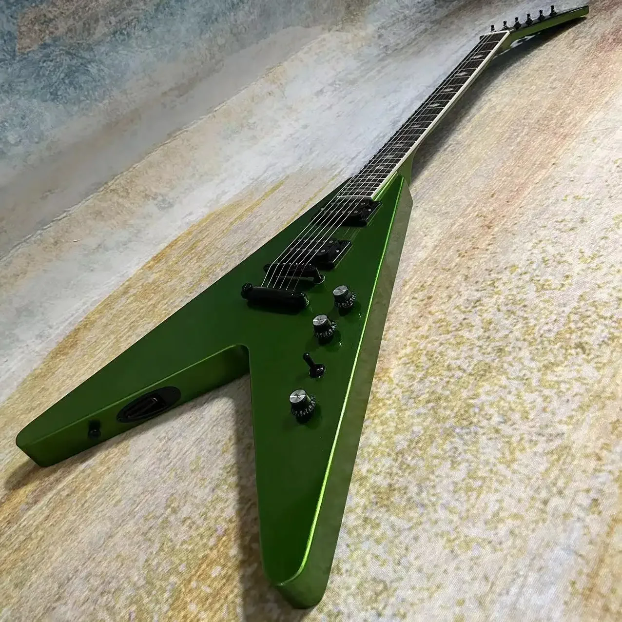 Fly-V Electric Guitar, Mahogany Body, Metallic Green Color, Rosewood Fingerboard, Black Hardware, 6 Strings, Free Ship гитара