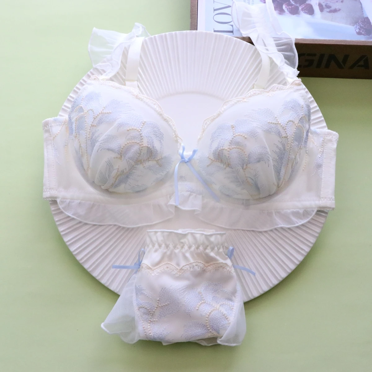

Girls underwire lace underwear push up women lingerie with panties suit adjusted straps ladies bralette and briefs set