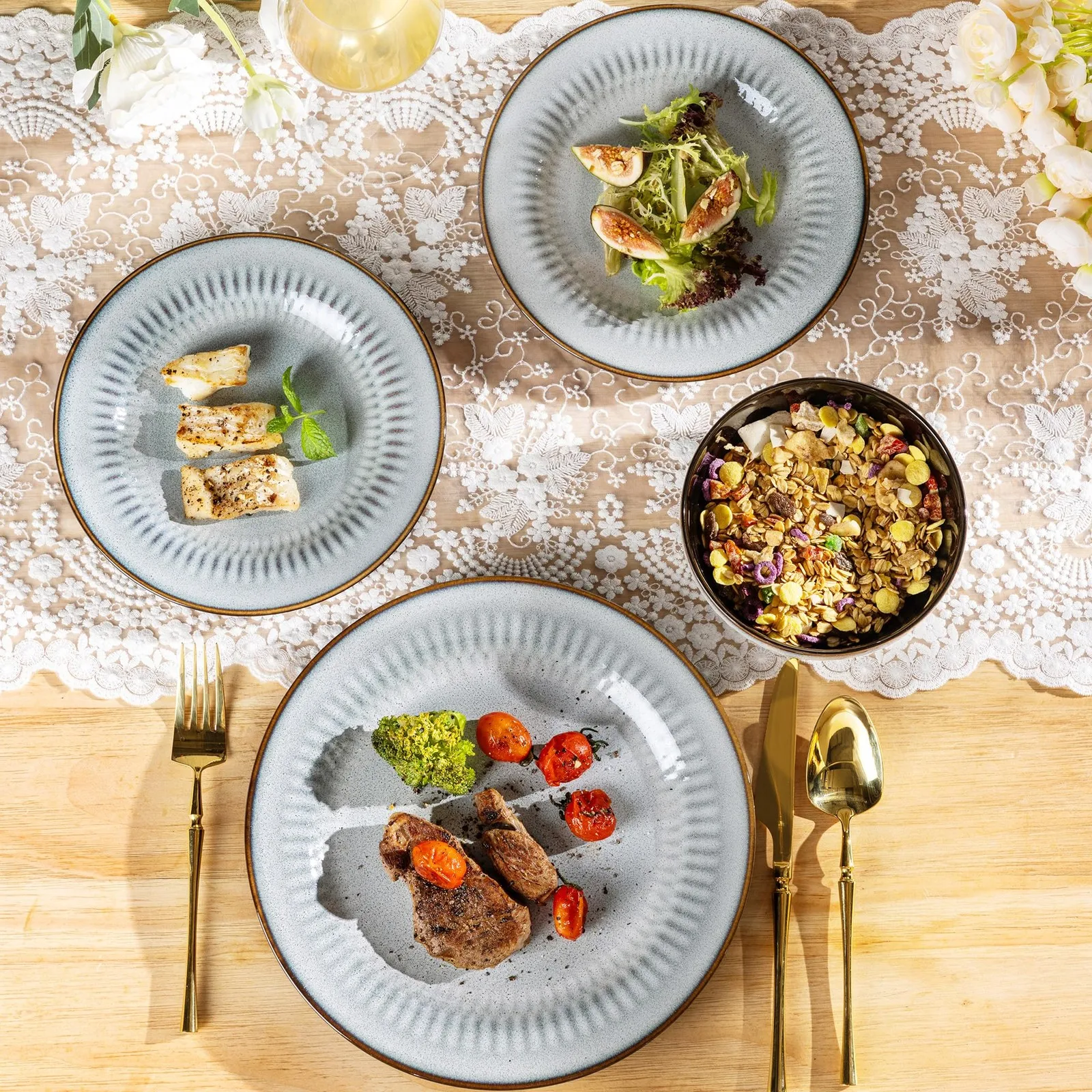 مجموعة أدوات مائدة سيراميك طقم أواني طعام سيراميك مصنوع يدويًا مع أطباق وأطباق من الخزف الحجري بتصميم منقوش لتناول الطعام الحديث