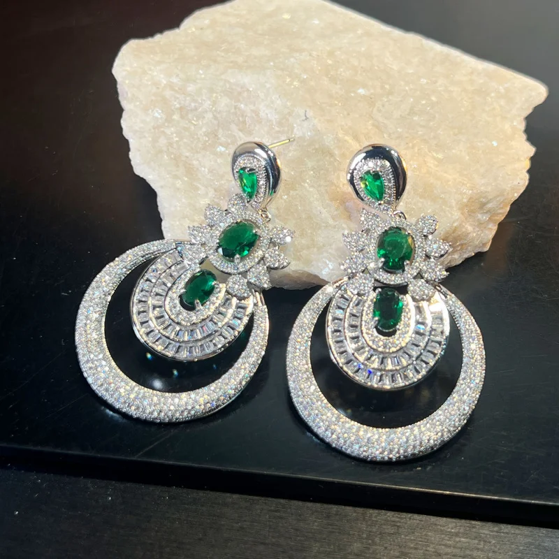 Emerald hot-selling exquisite micro-inlaid zircon earrings with a European and American fashion sense, elegant copper-plated rea