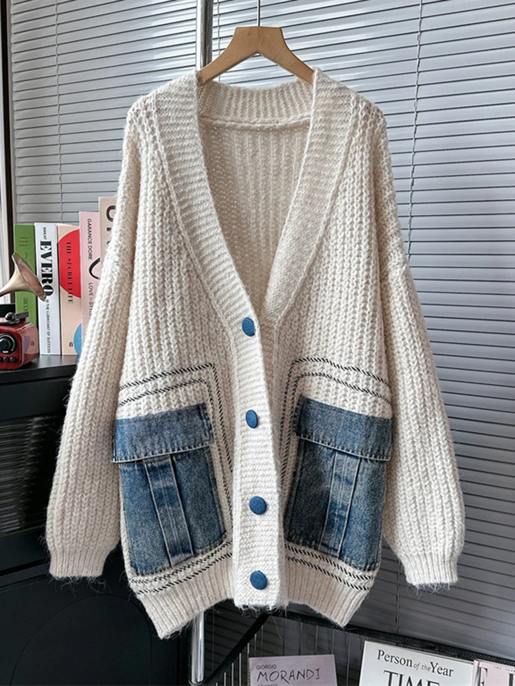 [EAM] Gray Denim Pocket Big Size Knitting Cardigan Sweater V-Neck Long Sleeve Women New Fashion Tide Spring Autumn 2024 1DH6701