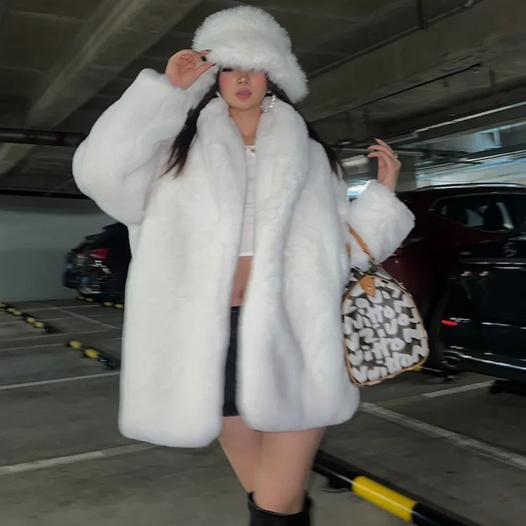

Winter Thick and Warm White Fur Coat, Scarf Collar, Plush Coat Imitating Rabbit Fur, Elegant Temperament