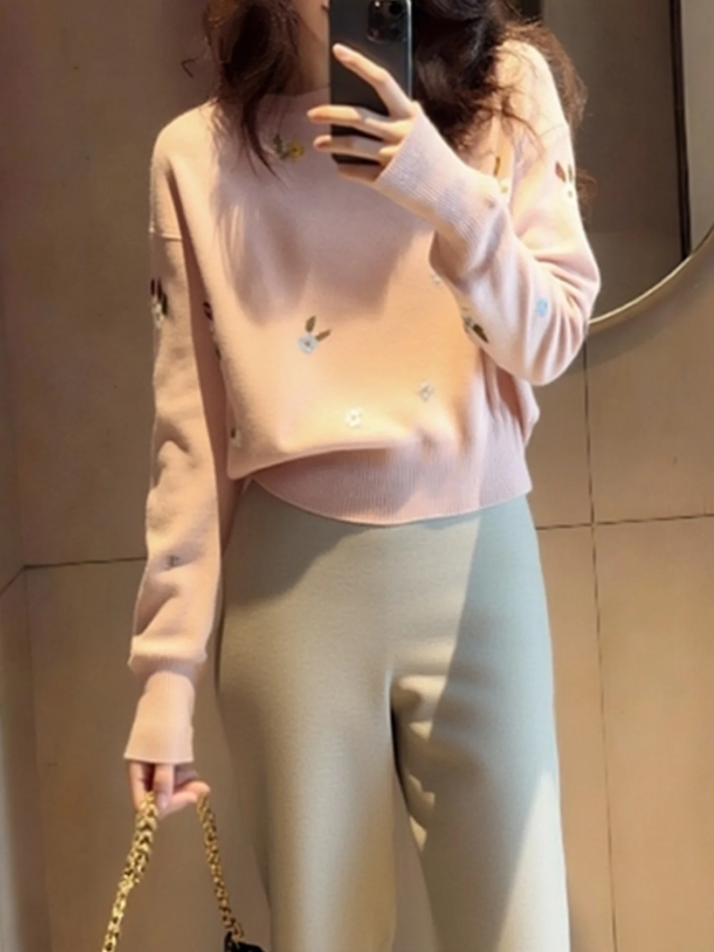 冬のファション、甘いロング丈のニットセーター、カメレオンカラー、刺繍デザイン、通勤、韓国風、ゆったりフィット