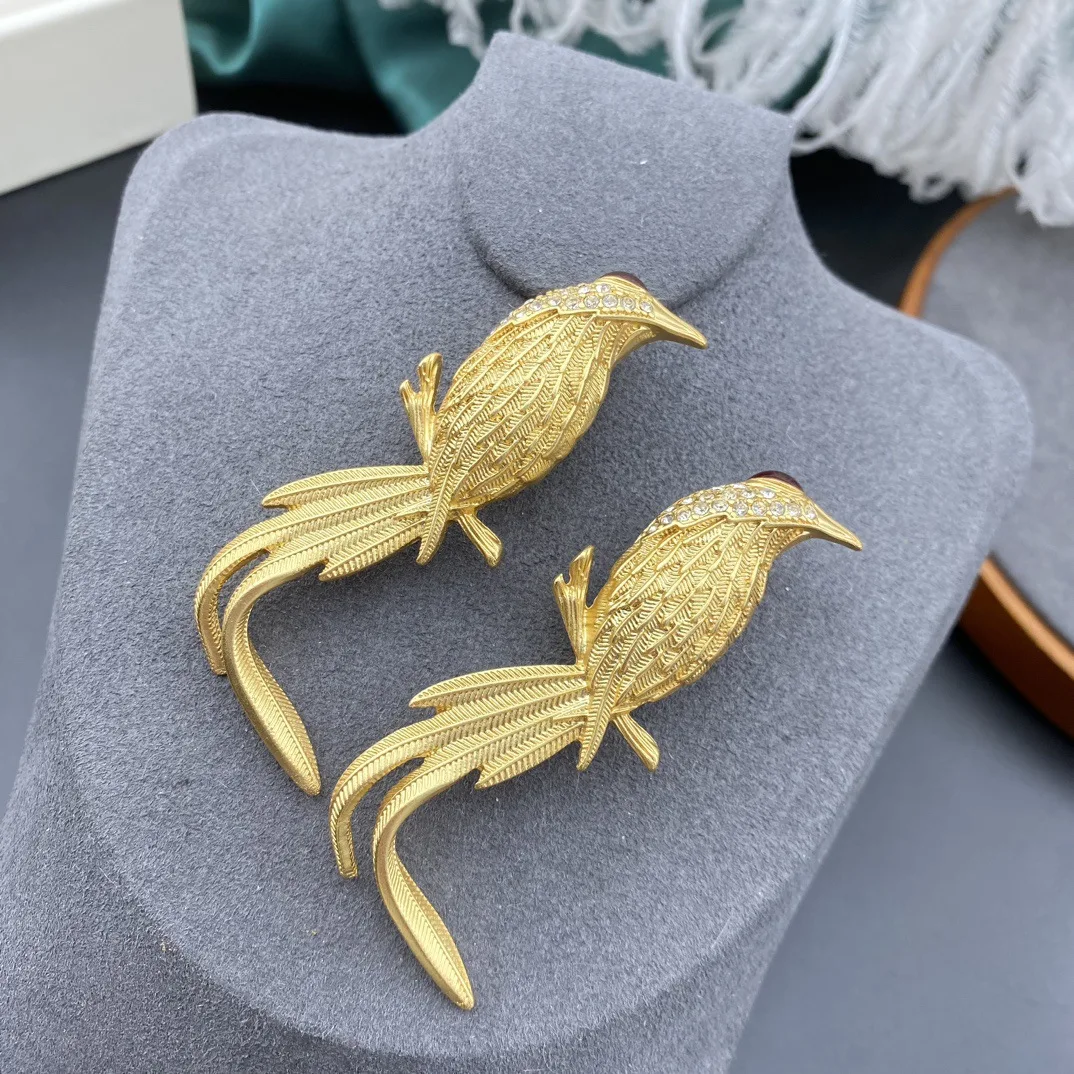 Vintage is a small, exquisite, and minimalist Phoenix brooch
