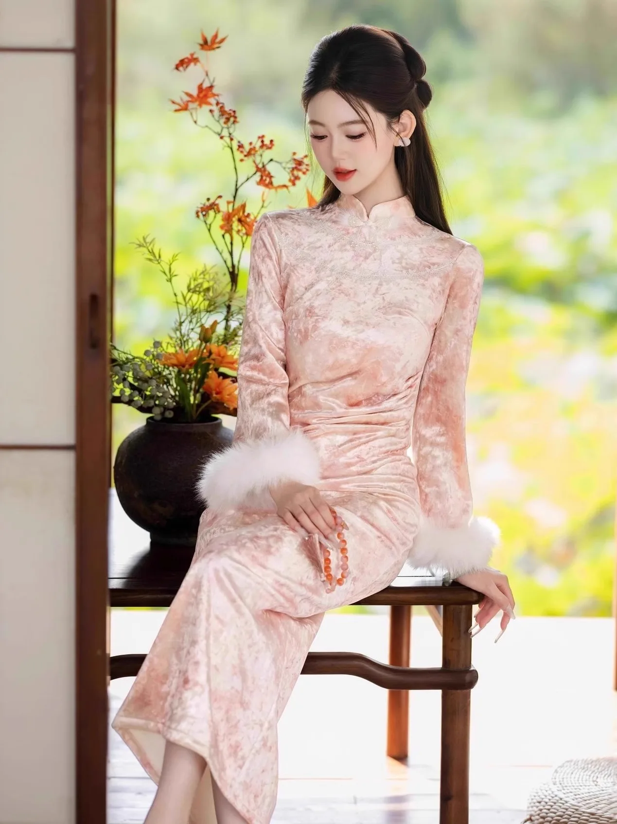 

Утепленное длинное пальто из бархата цвета шампань в молодежном стиле, новинка 2026 года, улучшенный китайский стиль, элегантная женская зимняя одежда