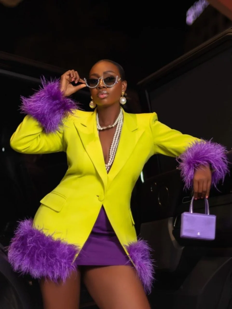 

Весна 2025: Модный приталенный пиджак с перьями страуса, прямой крой, длинный рукав, однотонный, для деловых встреч